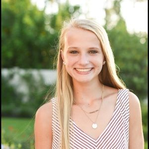 Meet your Posher, Alexis